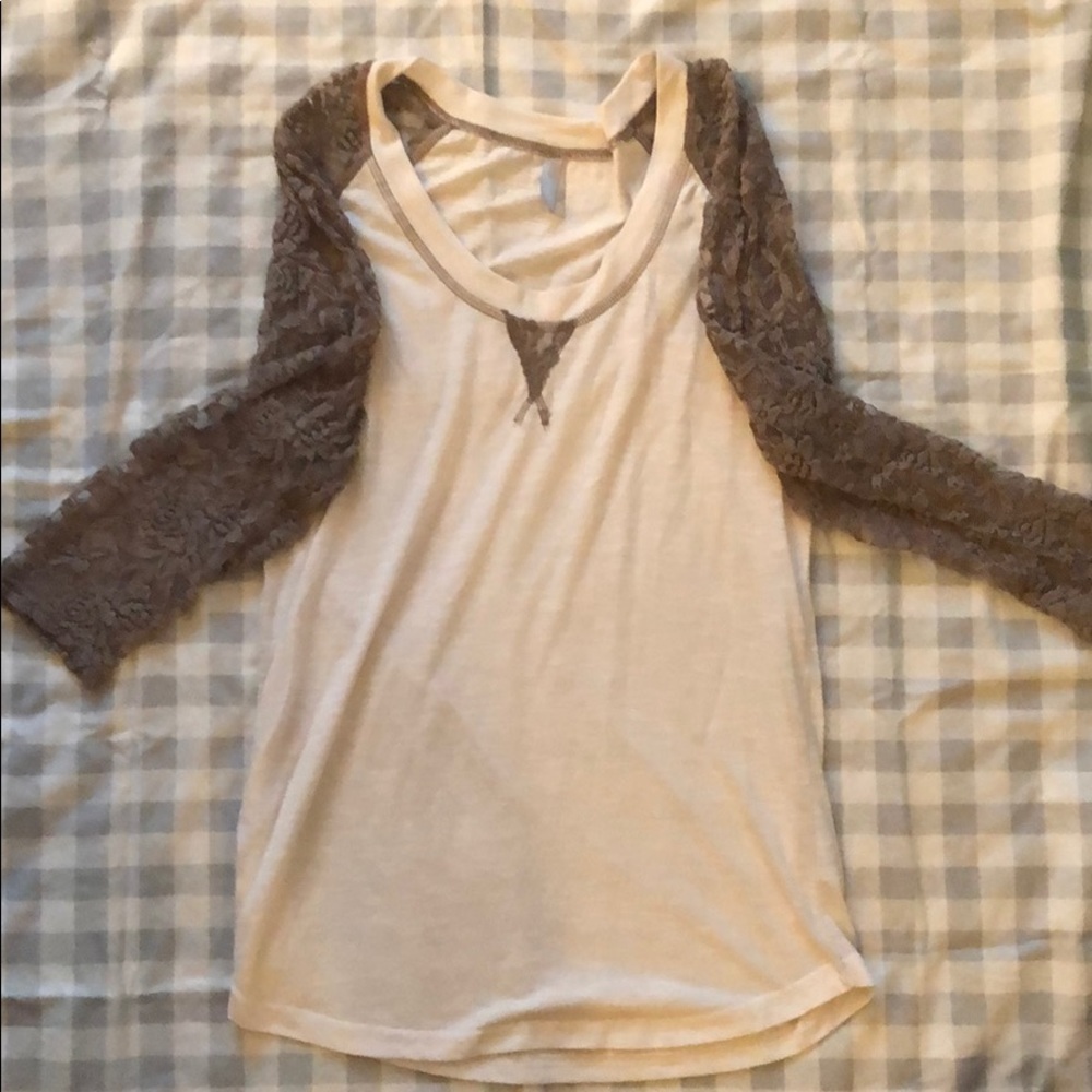 Lace sleeve baseball tee